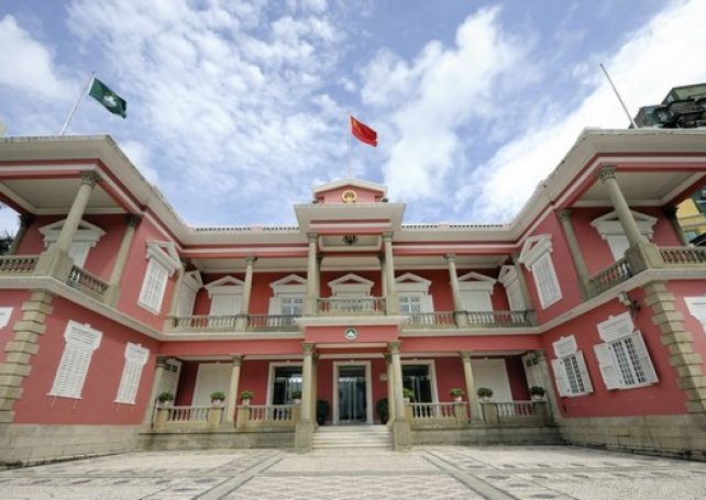 Macau Government income drops 32.3 percent in January-August