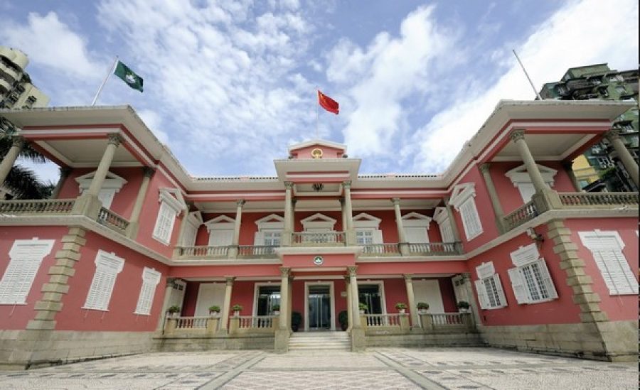 Macau Government income drops 32.3 percent in January-August