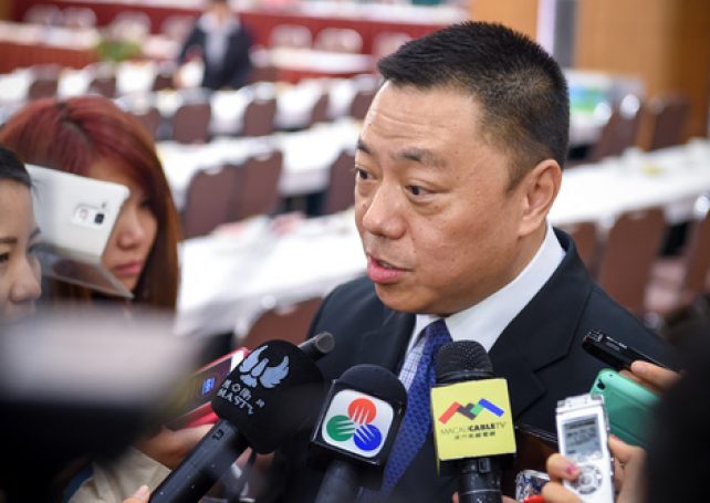 Leong urges society to join Macau government in ‘fighting prolonged war’