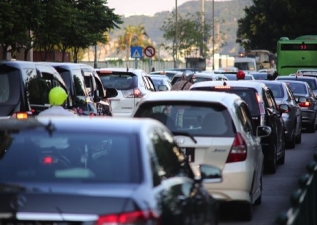Scholar calls for Macau domestic ferry routes to reduce traffic jams