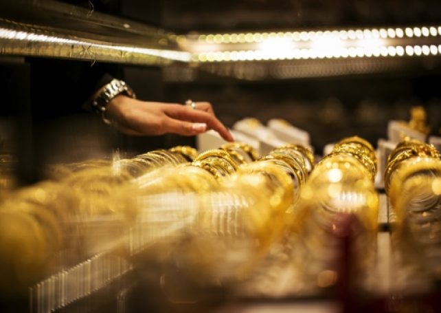 2015 gold jewelry imports in Macau drop 3 percent