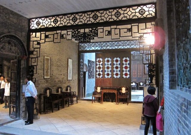 Collapsing wall damages World Heritage site in Macau