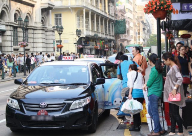Police bust 21 drivers in Macau for illegal passenger services