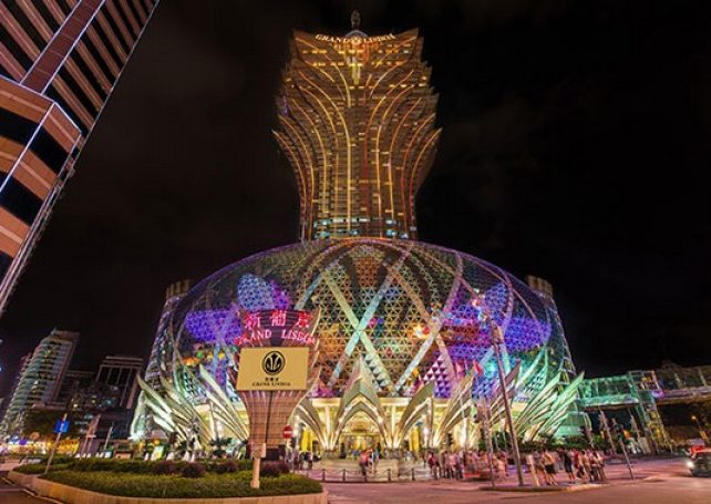 SJM records in Macau a 38.7 percent fall in revenue