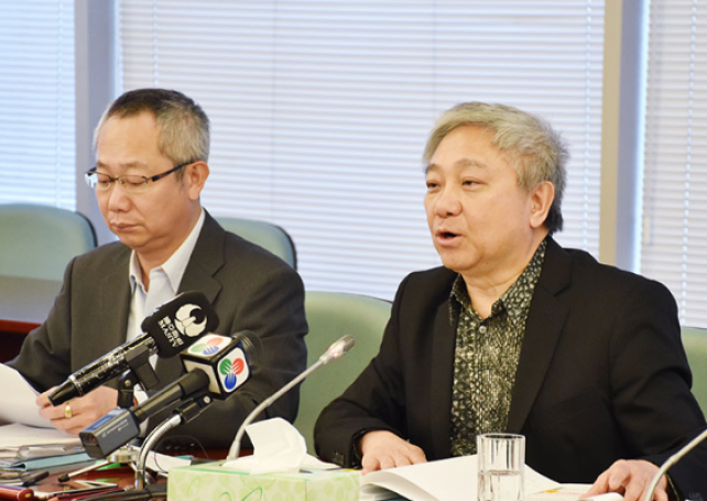 Macau legislative committee against full casino smoking ban