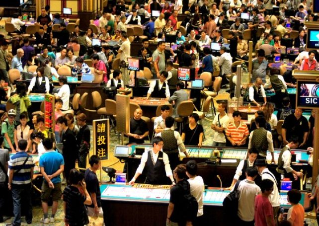Monthly casino wages average 16,000 patacas: survey