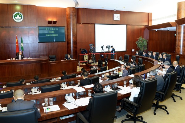 Govt says still discussing price with natural gas provider