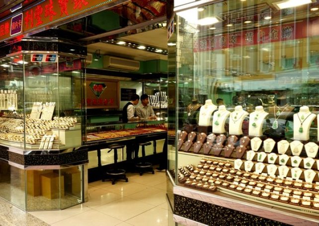 Gold jewellery imports drop 44 pct in July