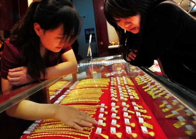 Macau gold jewellery imports drop 1/3 in H1