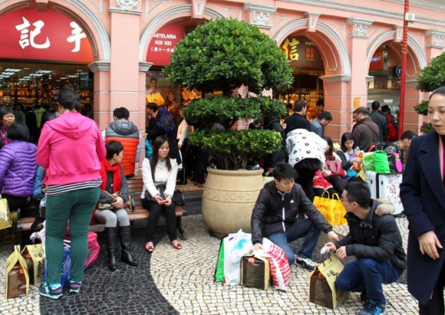 Macau visitors spend less in Q2 on non-gaming