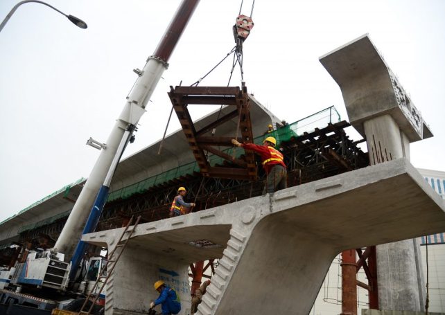 Macau Chief Executive vows government will learn from light rail transit experience 