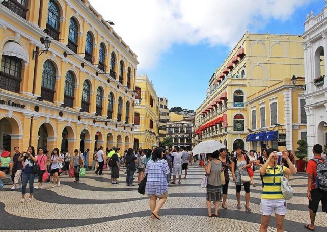 Visitors rise 5.7 percent to 2.5 million in March