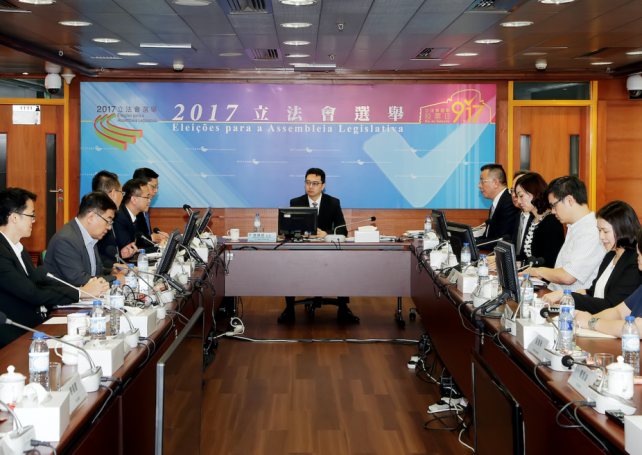 Record 25 groups to run in direct election