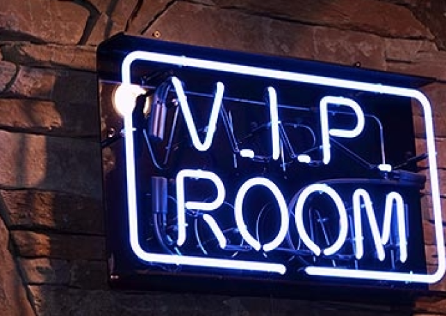 Police bust bogus VIP room, nab 19 suspects