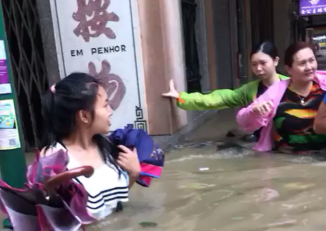 Total chaos in Macau as typhoon Hato hits