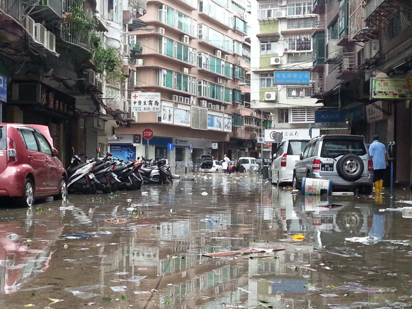 Meteorological Bureau Director resigns after typhoon Hato hits Macau