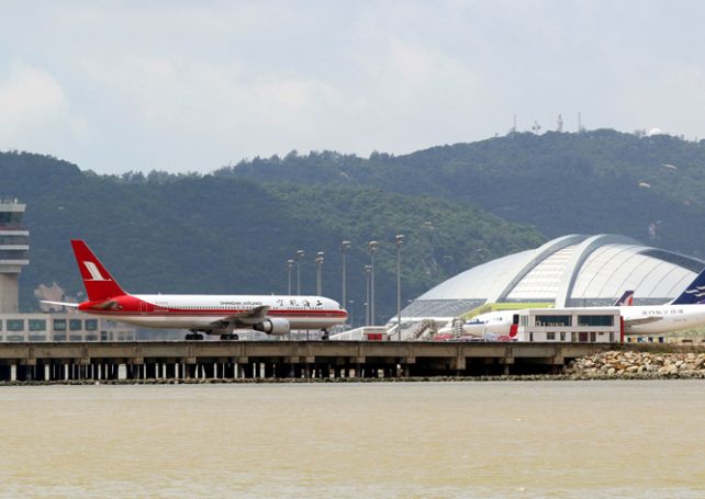 Central government ask for adjustments in the airport expansion