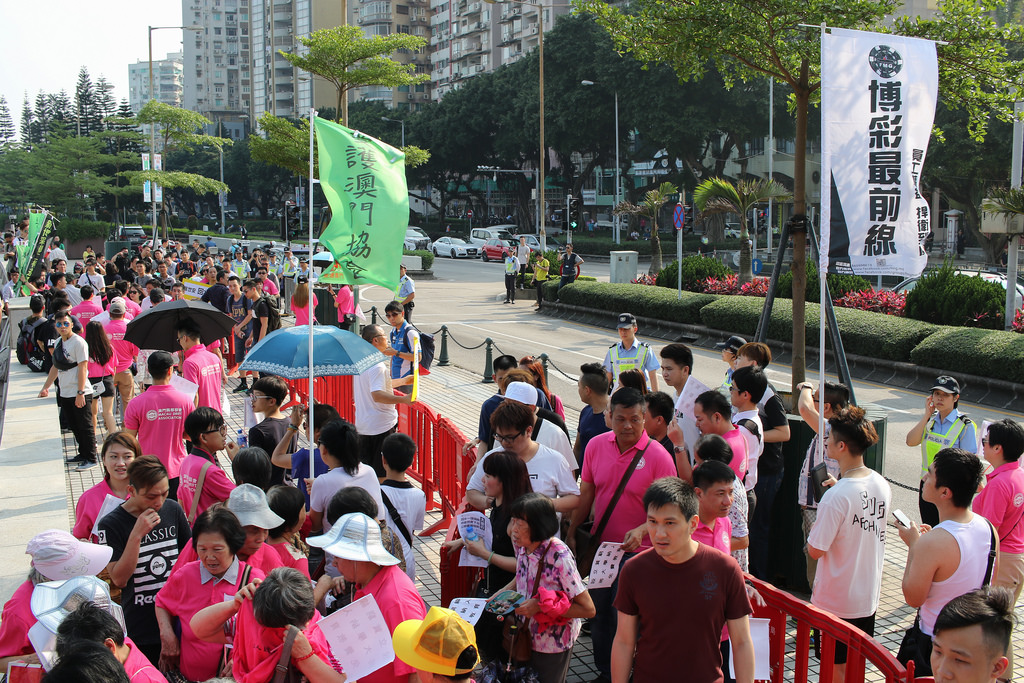 Amended bill requires citizens to notify the police before holding demonstrations