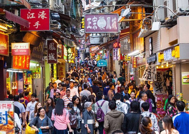 Hotel guests rise 9% to 3.3 million in Q1