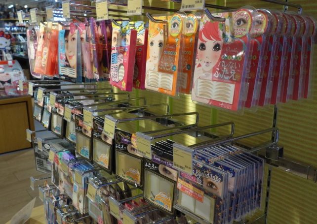 3 shops busted for illegally selling medicines