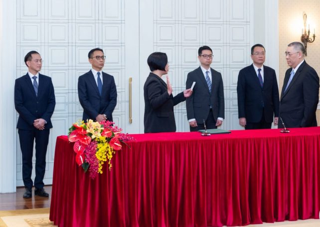 Chui swears in Electoral Affairs Commission’s 5 members