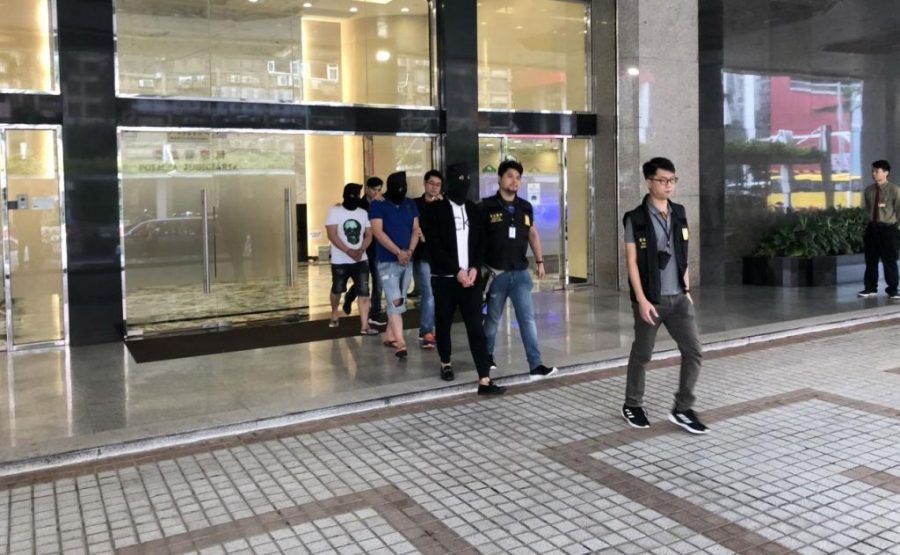 Trio cheats money changer out of about 500,000 yuan with fake HK$ notes