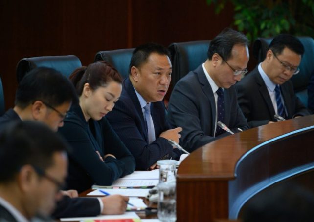 Lawmakers pass bill on trade in rough diamonds