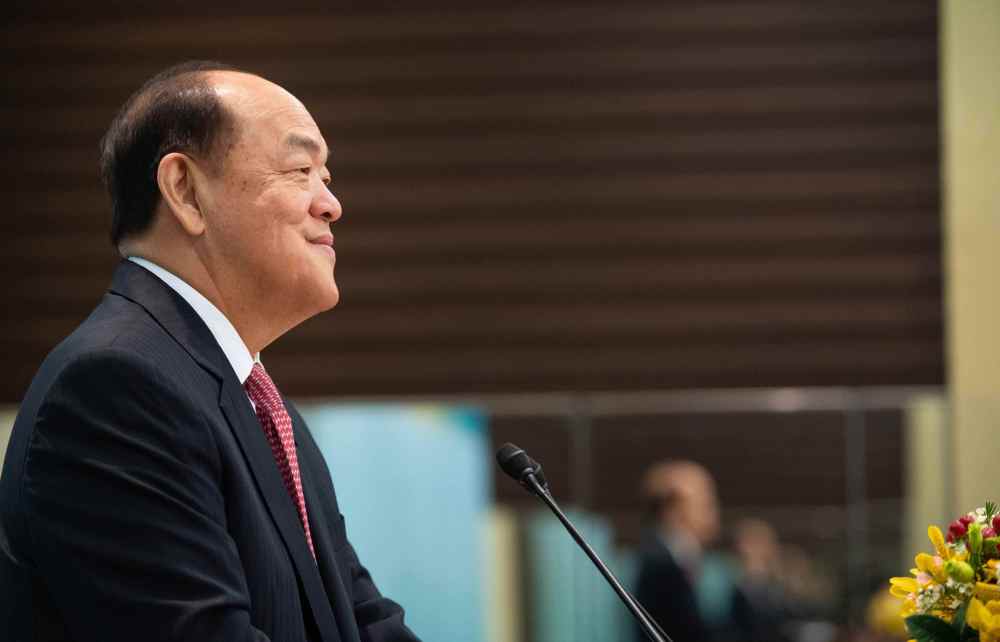 Chief Executive Ho Iat Seng greets the New Year