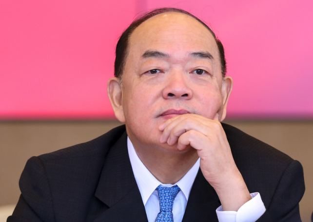 Ho to announce half-revamped government: report