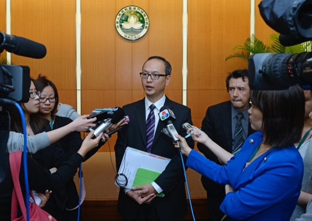 Higher education chief urges Macau students in HK to stay away from violence