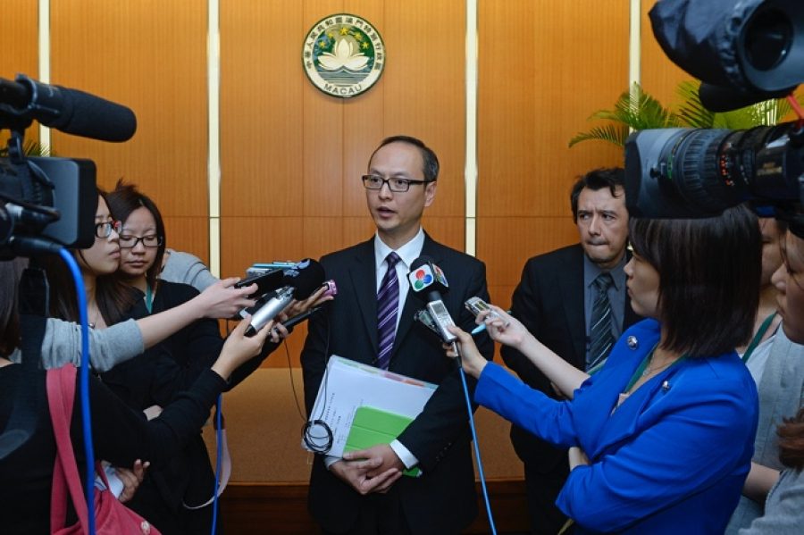 Higher education chief urges Macau students in HK to stay away from violence