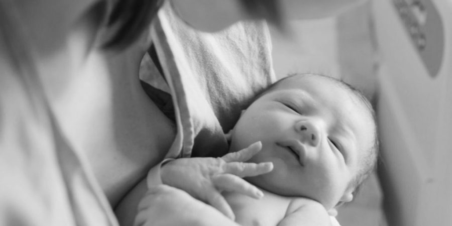Retired fireman delivers baby girl in street