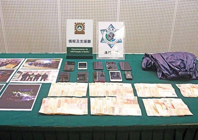 Macau-Zhuhai police, customs bust people- smuggling speedboat gang