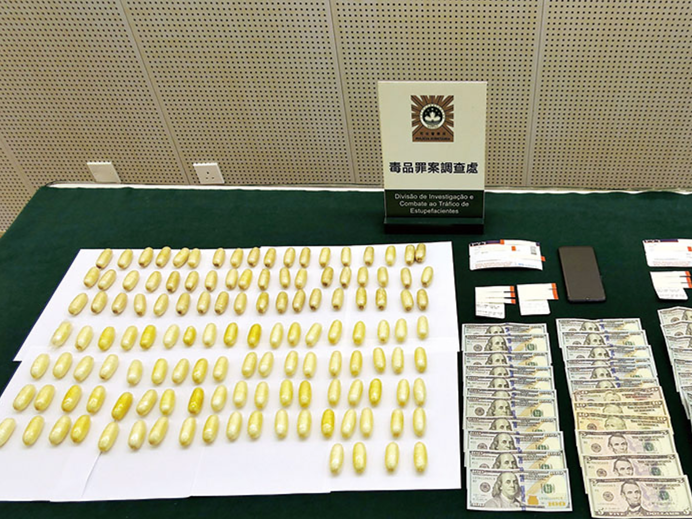 2 drug mules from Guinea caught with cocaine worth MOP 6.8 million