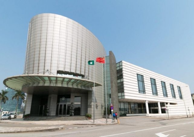 Lawmakers pass amended budget, first to fall back on reserves
