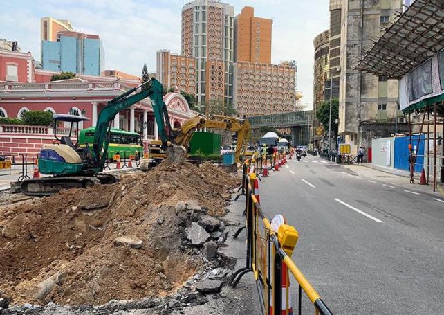 Av. Praia Grande near S. Francisco Garden closed for roadworks from today