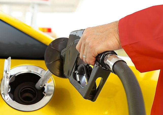 Macau government urges fuel suppliers to slash prices at once