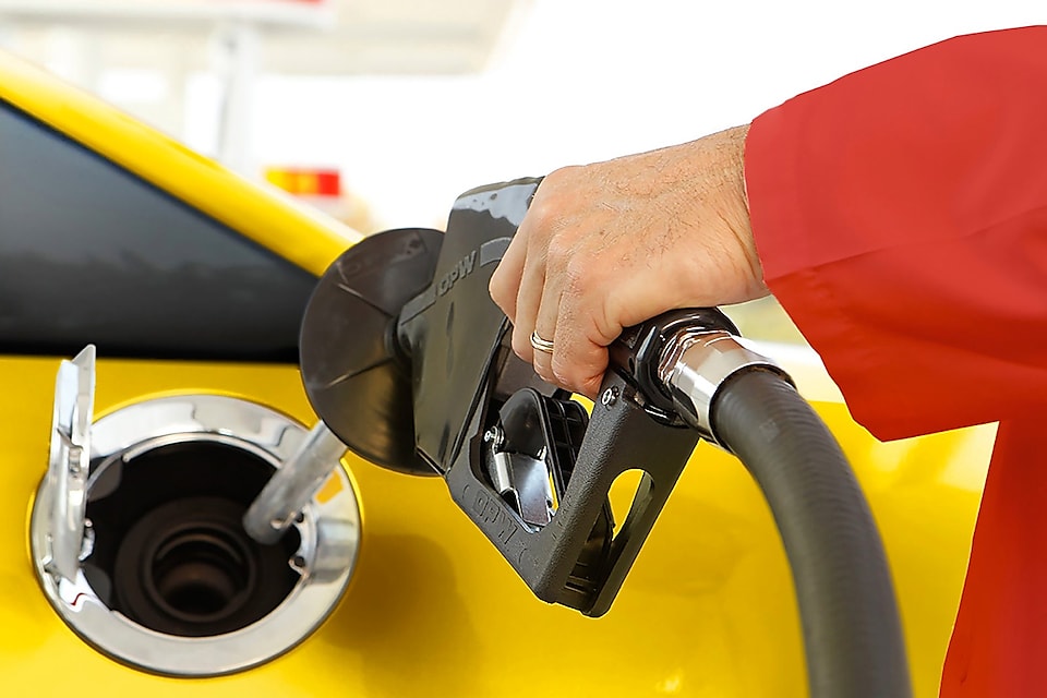 Macau government urges fuel suppliers to slash prices at once