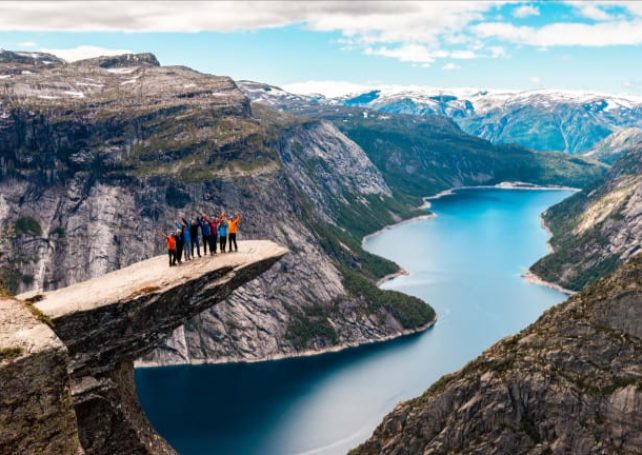 Arrivals from Norway must undergo medical examination from Thursday