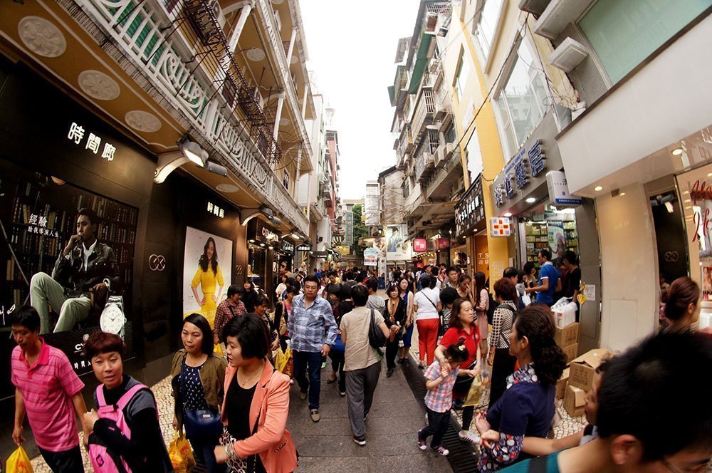 Population reaches 679,600 in 2019, females 53% of total