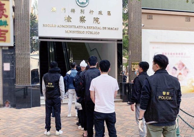 8 nabbed in people-smuggling case