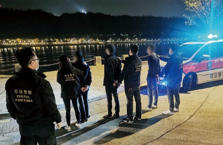 3 mainlanders nabbed in people-smuggling case