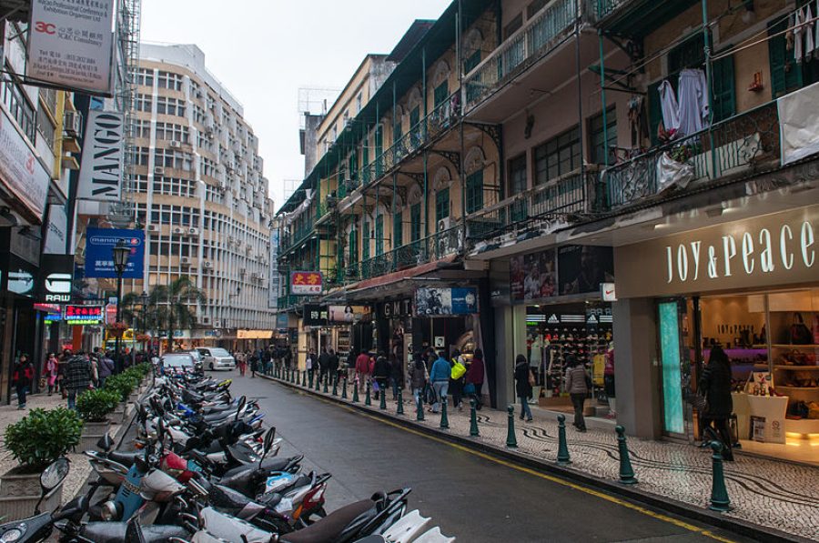 Retail sales drop 45% in Q1