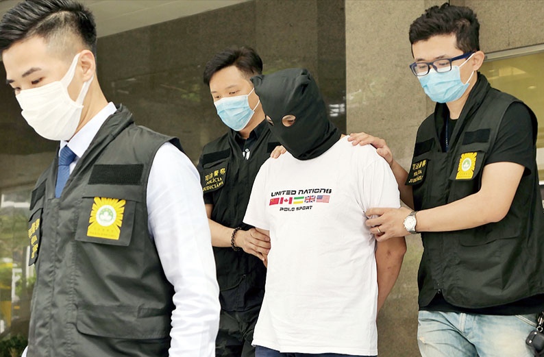 Man nabbed for offering to sell consumption subsidy card