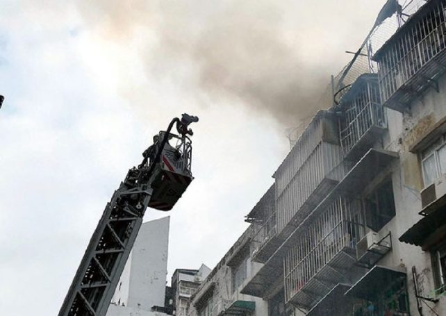 Firefighters extinguish rooftop hut fire in 20 minutes