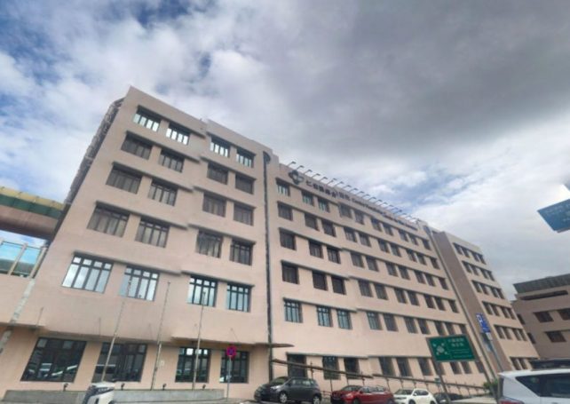 Man awaiting COVID-19 test wreaks havoc at hospital