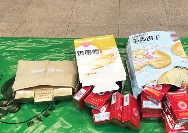 2 locals nabbed for smuggling cigs from mainland