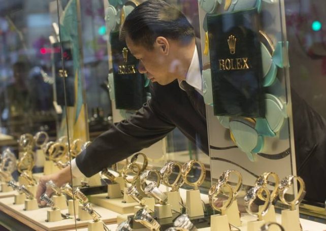 Gold jewellery imports fall 64% in H1