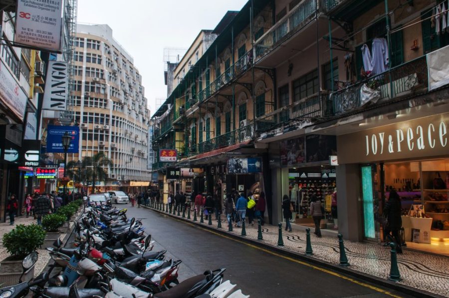 Retail sales fall 61% in Q2