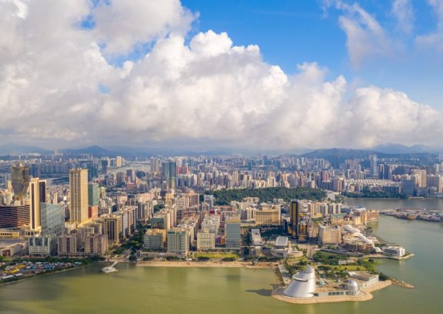 Residential property price per square metre drops to below MOP 100,000